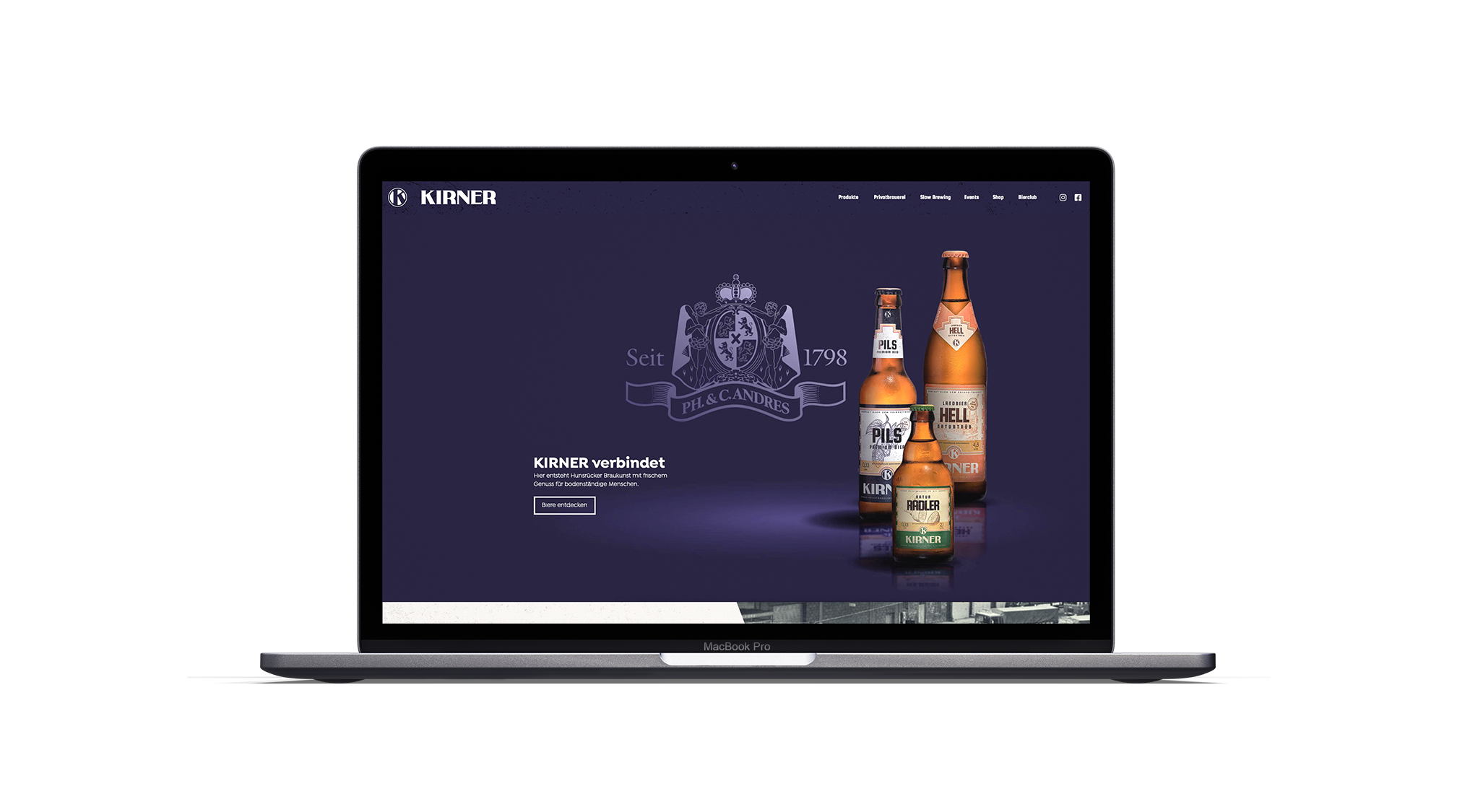 Macbook frontal - Blick auf Landingpage der Kirner Brauerei mit neuem Branding, Slogan und 3 Flaschen im Fokus